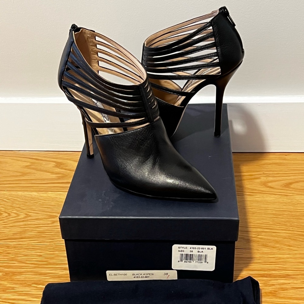 Oscar de la Renta black pumps 100